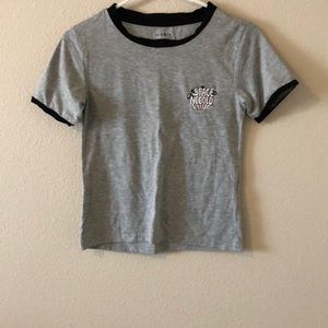 grey tee